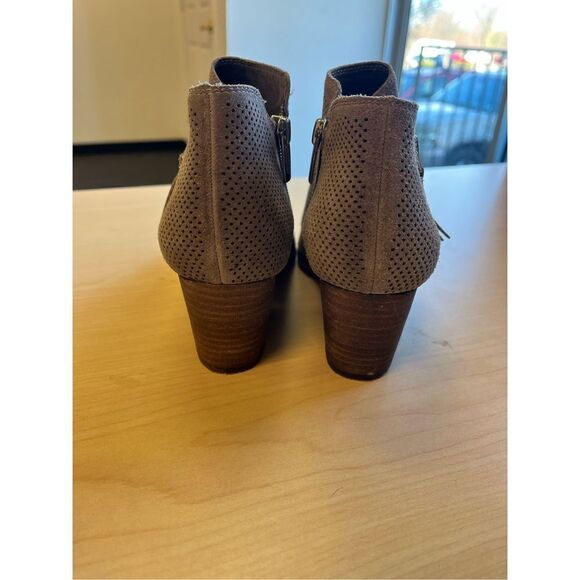 Vince Camuto Nethera Gray Perforated Suede Side Side Zipper Booties sz 7.5 EUC - Picture 5 of 6